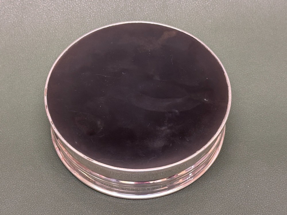 English Silver & Tortoiseshell Circular box – Birmingham 1915. View IV