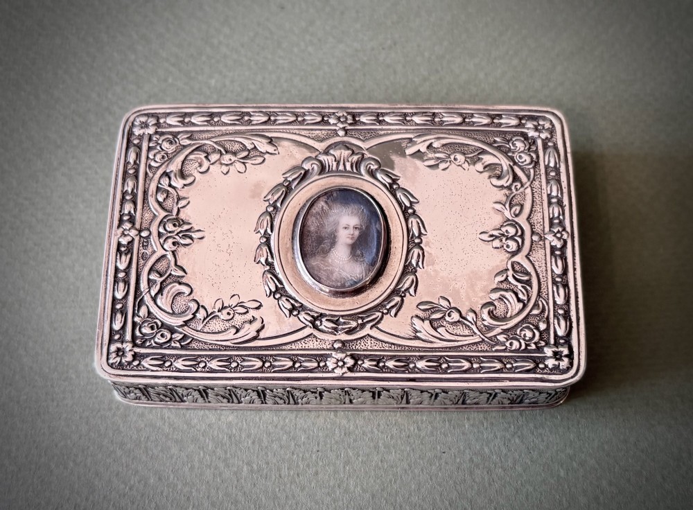 CONTINENTAL SILVER SNUFF BOX