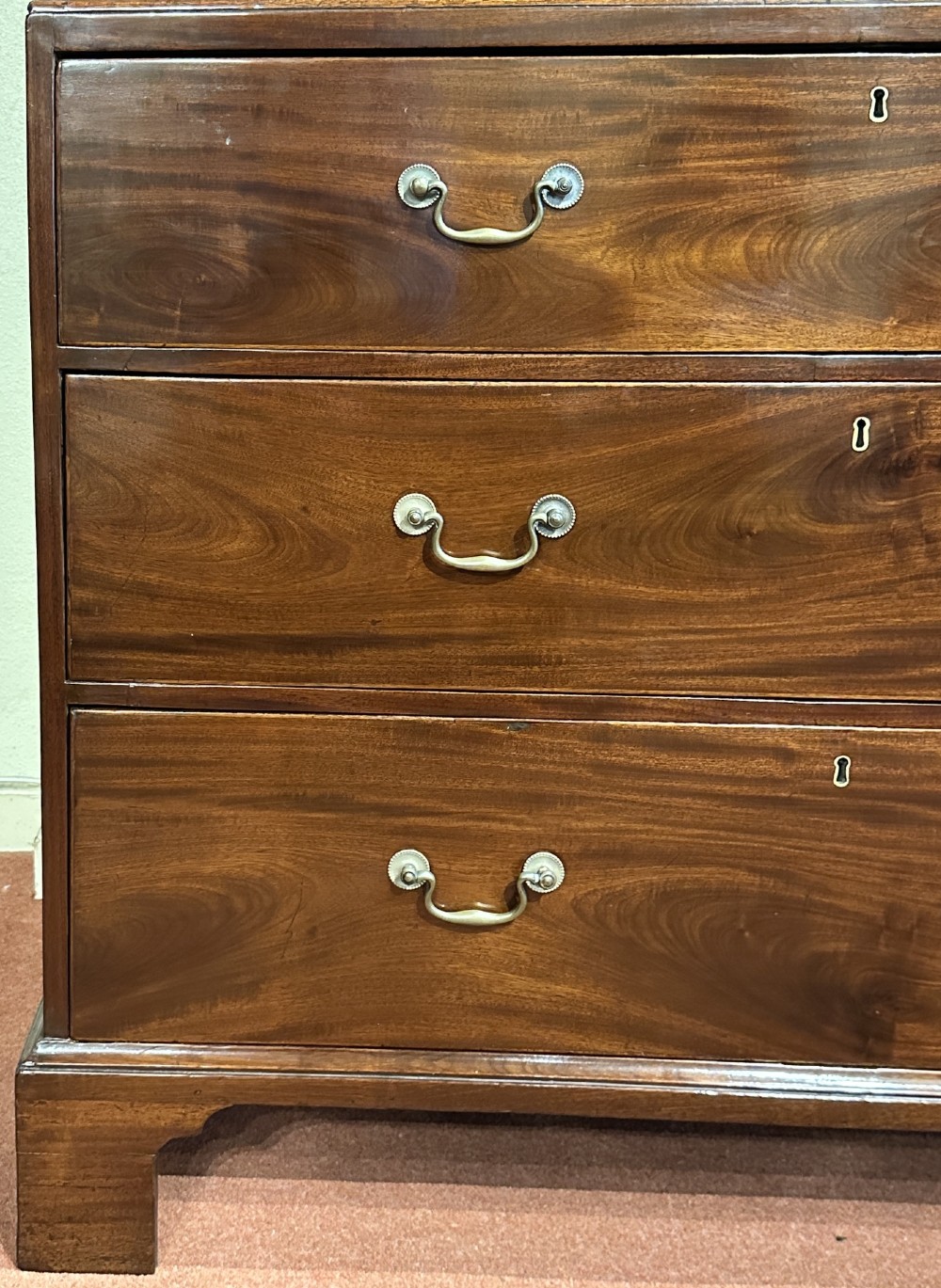 A tall George III mahogany chest-on-chest featuring two upper short drawers over three long drawers, resting on a base section with three further long drawers and bracket feet. View IV