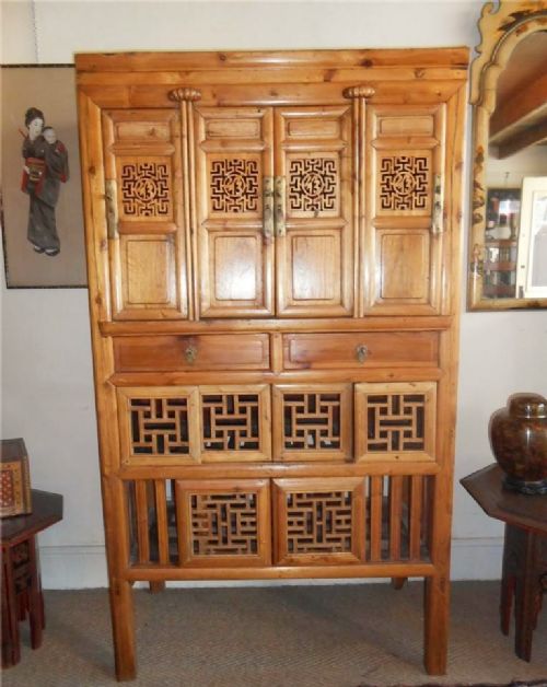 Late 19th Century Chinese Cabinet in Solid Elm