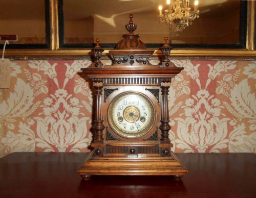 Victorian Walnut 8 Day Bracket / Mantle Clock