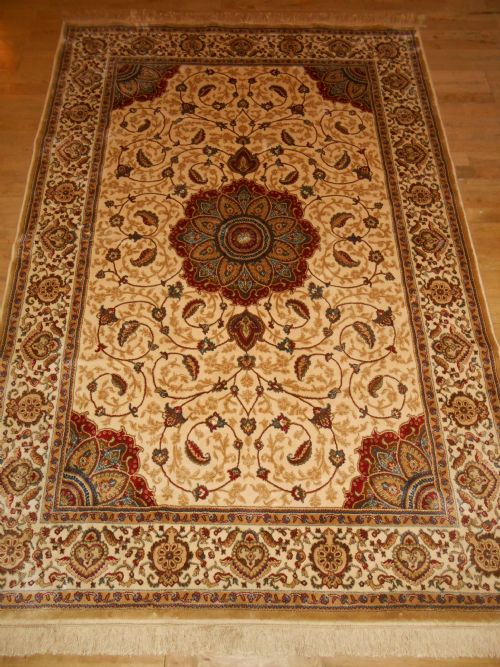 Fine Quality Kashmir Rug / Carpet