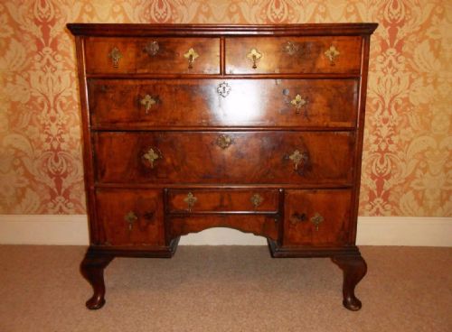 George II Walnut Chest of Drawers on Cabriole Legs, C.1740
