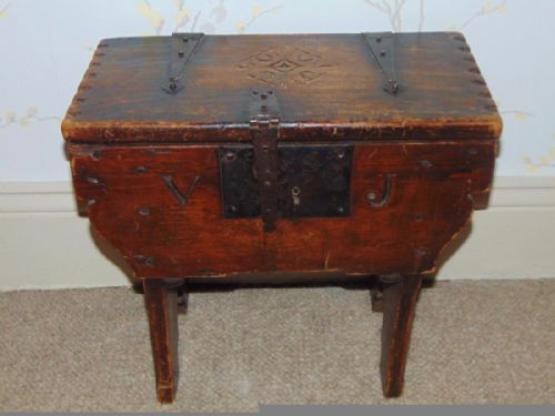 Early 19th Century Hinged Box / Stool