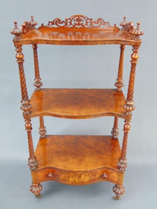 Good Quality Victorian Burr Walnut What Not / Shelves