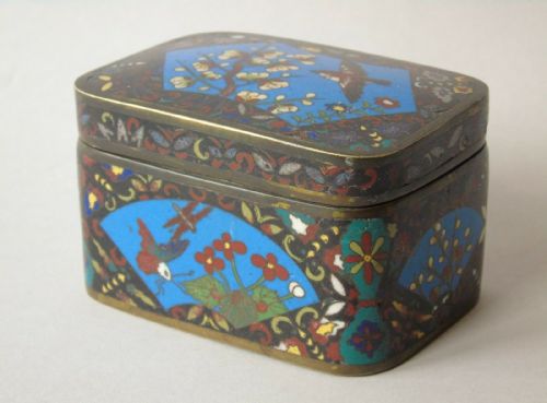 Attractive Japanese Cloisonne Lidded Box Meiji Period