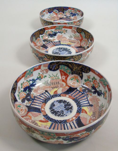 fig 1. Good Set of Three Graduating Japanese Imari Bowls