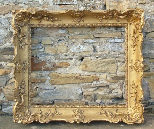 Good Quality Victorian Gilt Swept Picture Frame
