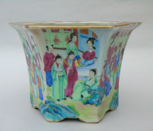 19th Century Daoguang Cantonese Porcelain Jardiniere Famille Rose