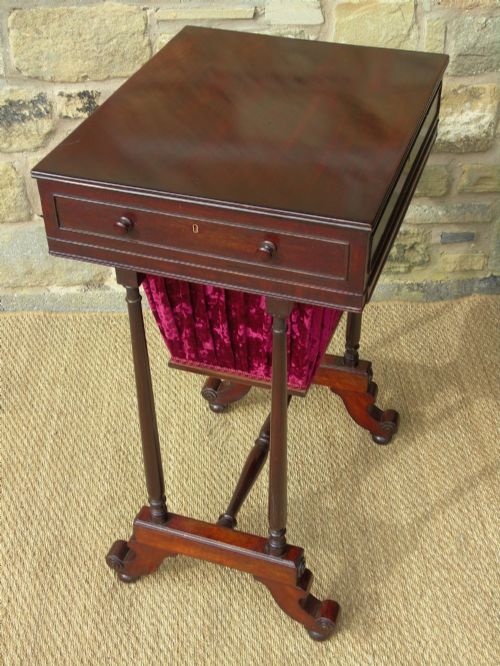 GOOD GEORGE IV MAHOGANY SEWING TABLE