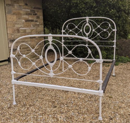 Pretty Victorian Cast Double Bed