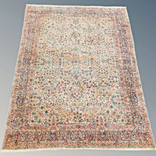 GOOD ANTIQUE KIRMAN CARPET ROOM SIZE 490 CMS BY 338 CMS