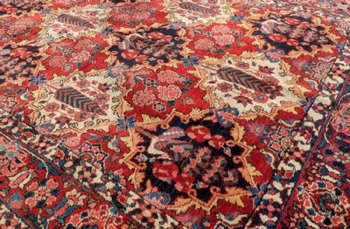 BEAUTIFUL ANTIQUE BAKHTIARI CARPET - ADDITIONAL PHOTO 3