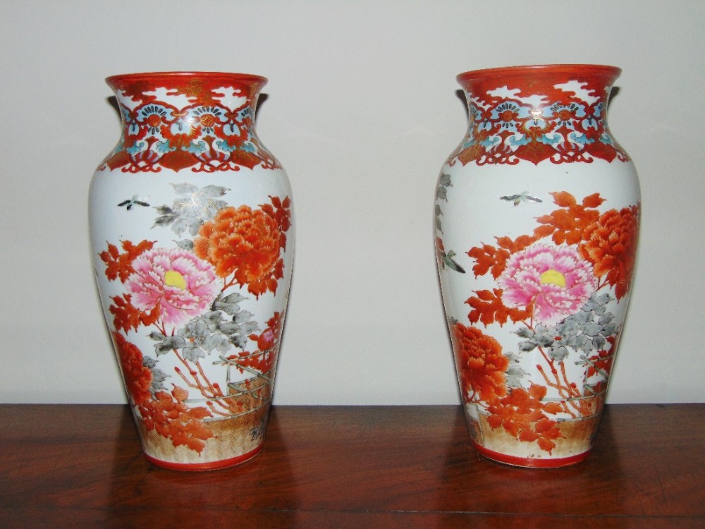 Good Pair of Signed Japanese Kutani Vases
