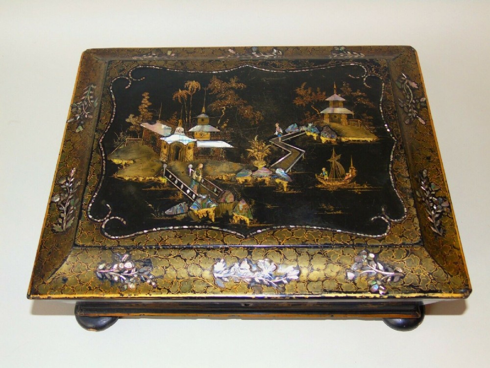 Early Victorian Chinoiserie Lacquered Jewellery Box