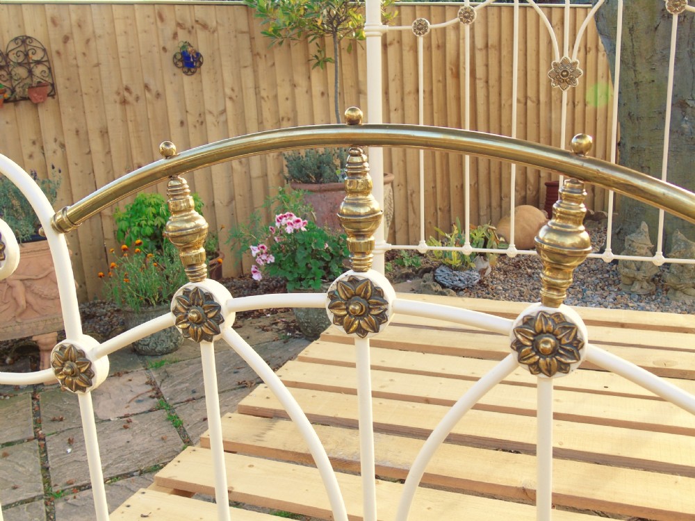 Pretty Victorian Brass and Cast Iron Double Bed View VII