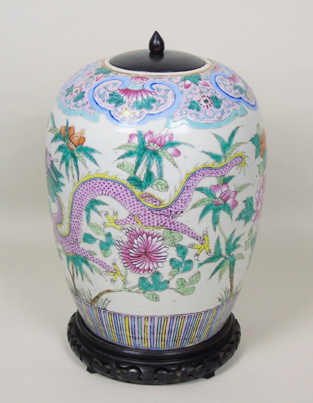 Large Chinese Famille Rose Jar 19th Century View VII