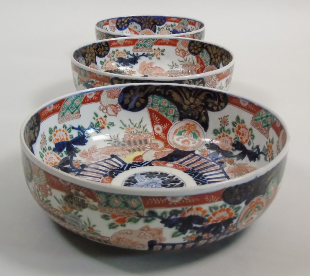 Good Set of Three Graduating Japanese Imari Bowls View III