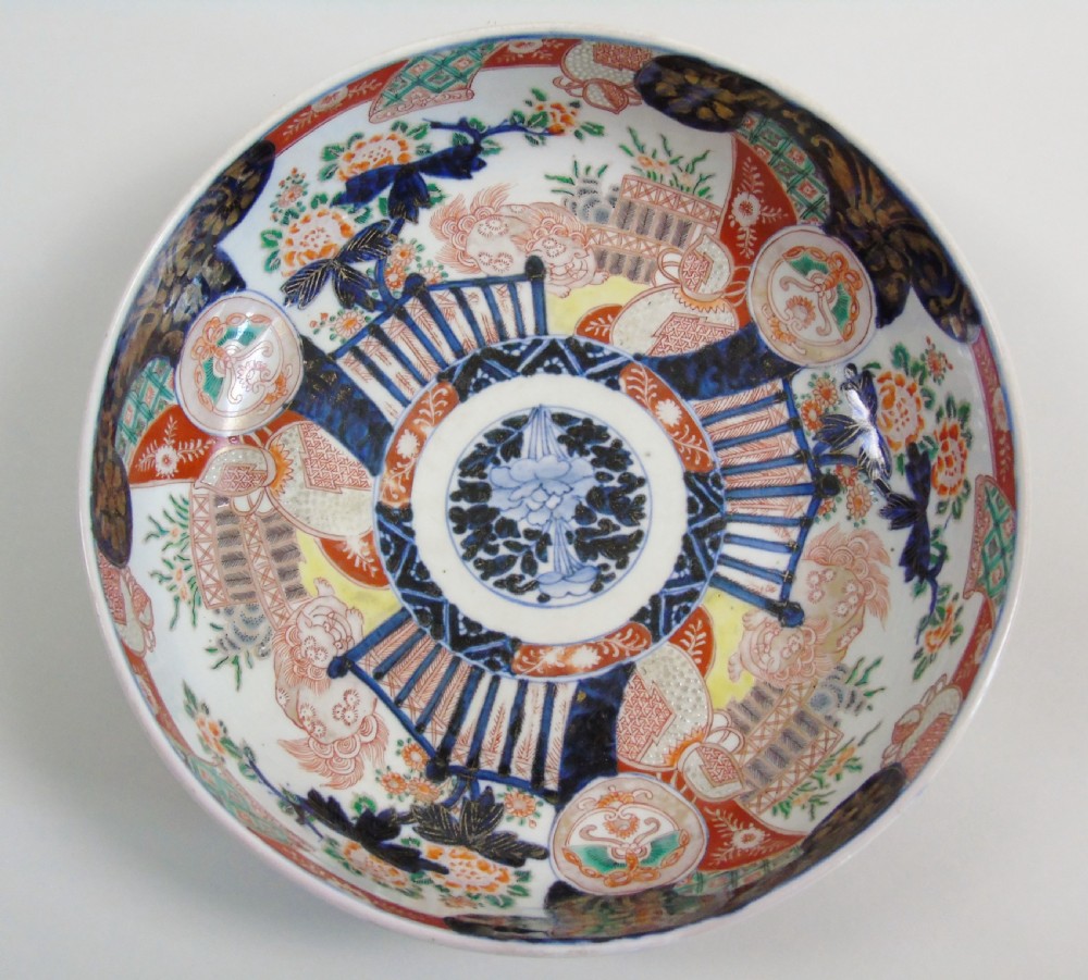 Good Set of Three Graduating Japanese Imari Bowls View IV