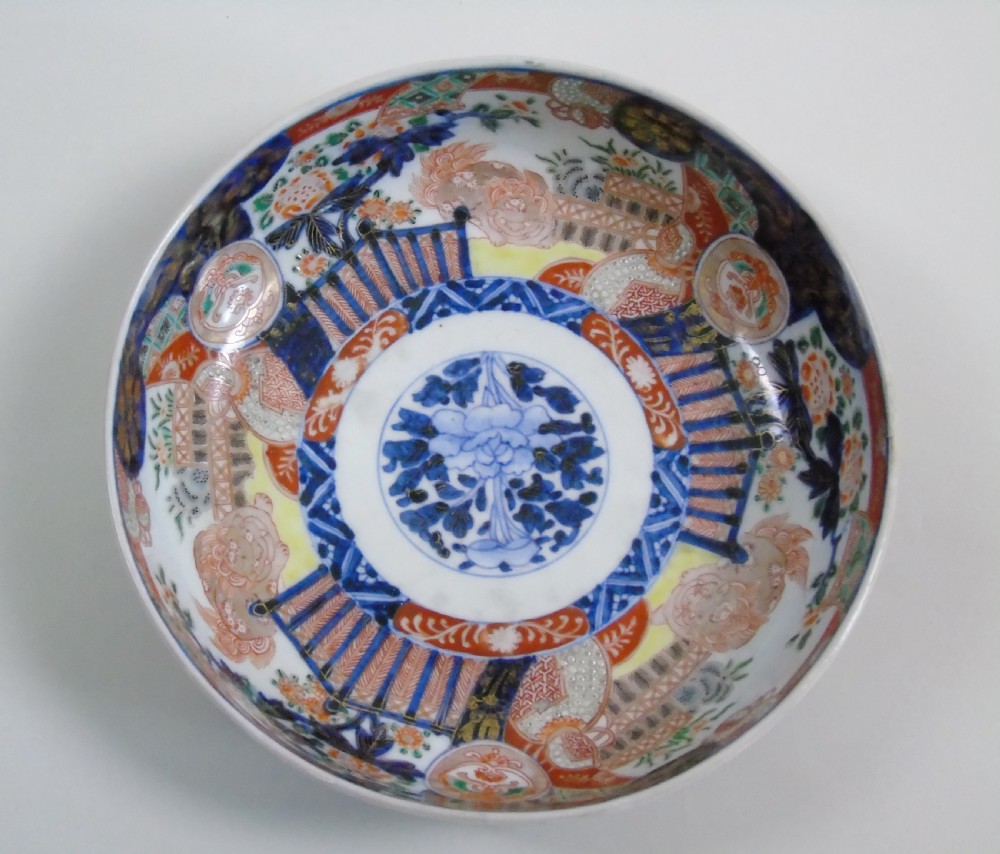 Good Set of Three Graduating Japanese Imari Bowls View IX