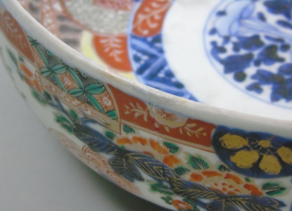 Good Set of Three Graduating Japanese Imari Bowls View XII