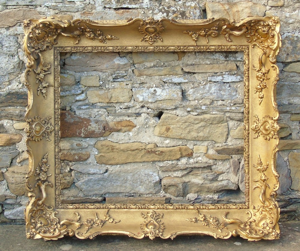Good Quality Victorian Gilt Swept Picture Frame