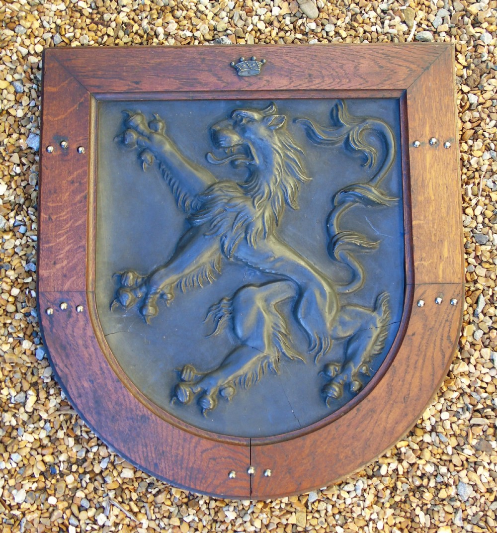 Oak Frame Lion Crest Pennant Coat of Arms