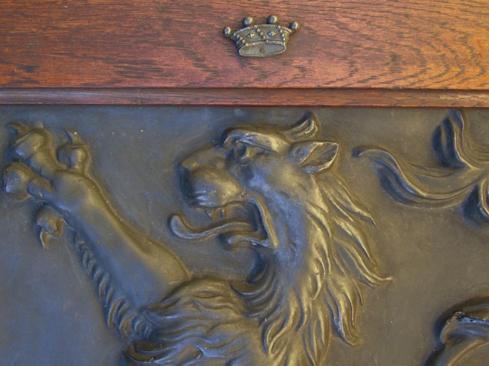 Oak Frame Lion Crest Pennant Coat of Arms View IV