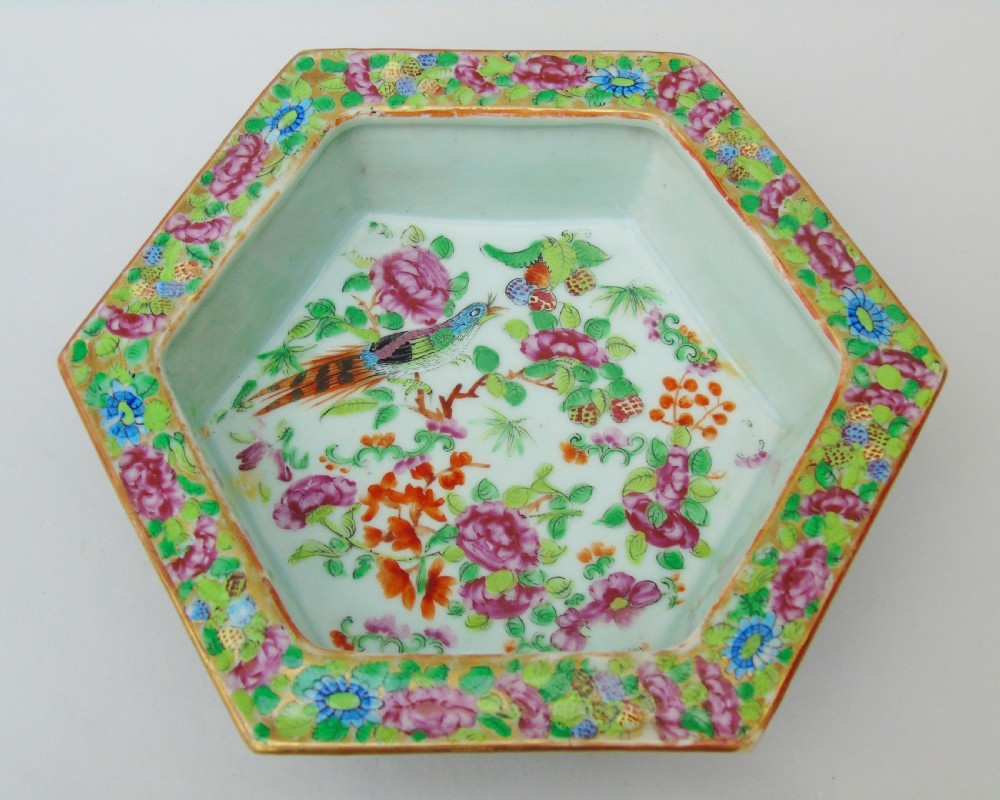 19th Century Daoguang Cantonese Porcelain Bowl Famille Rose