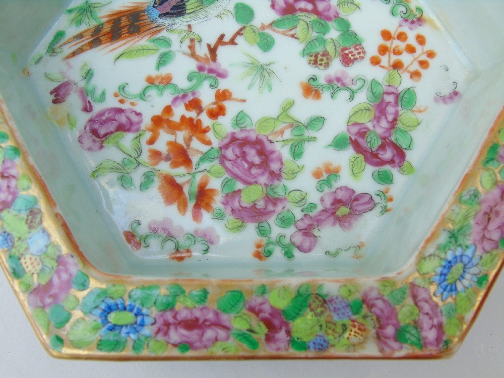 19th Century Daoguang Cantonese Porcelain Bowl Famille Rose View V