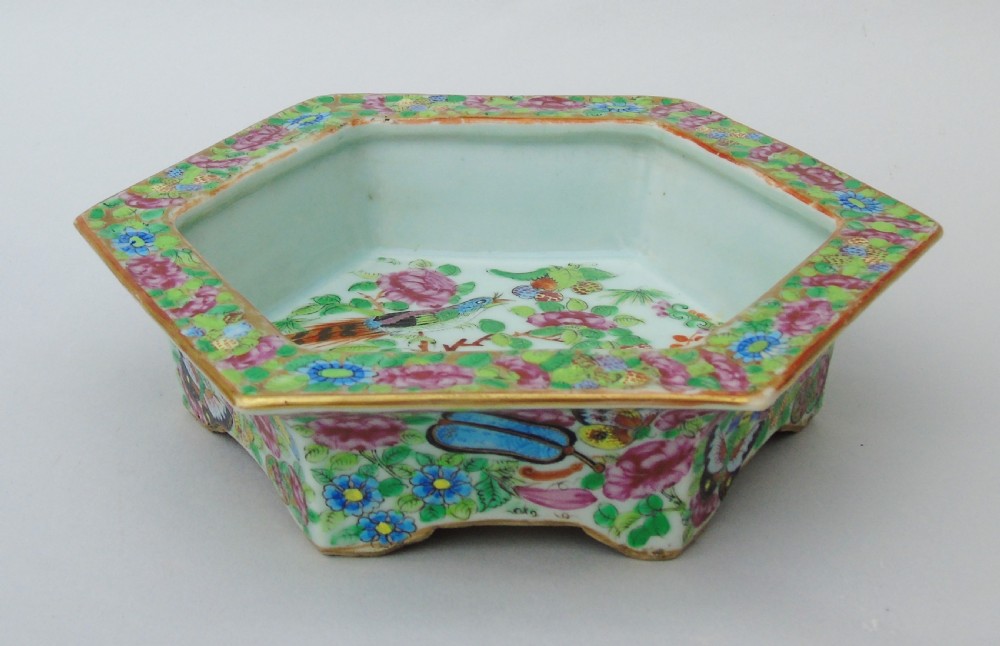 19th Century Daoguang Cantonese Porcelain Bowl Famille Rose View VII