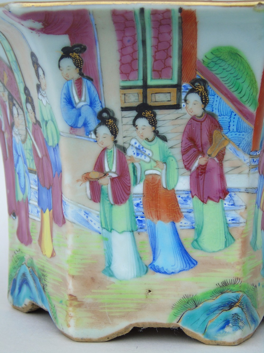 19th Century Daoguang Cantonese Porcelain Jardiniere Famille Rose View V
