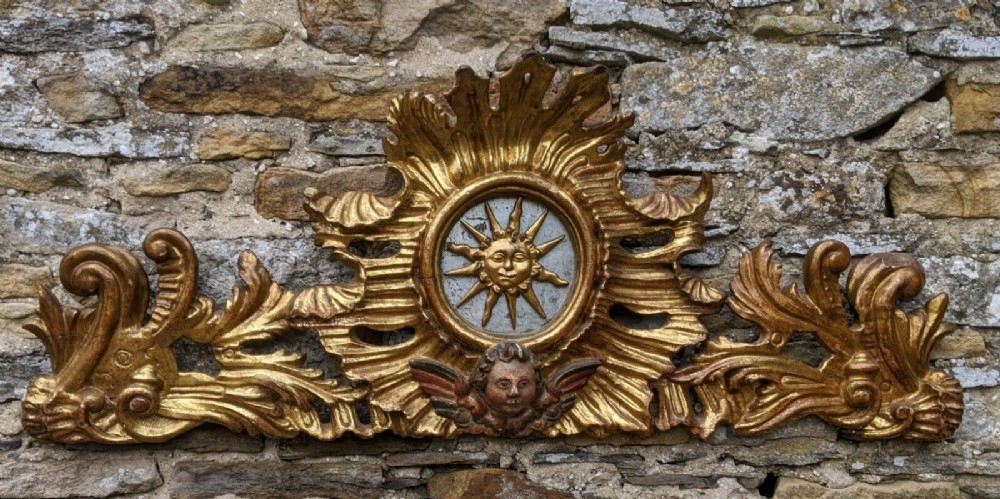 Antique Water Gilded Carved Crest 17th Century