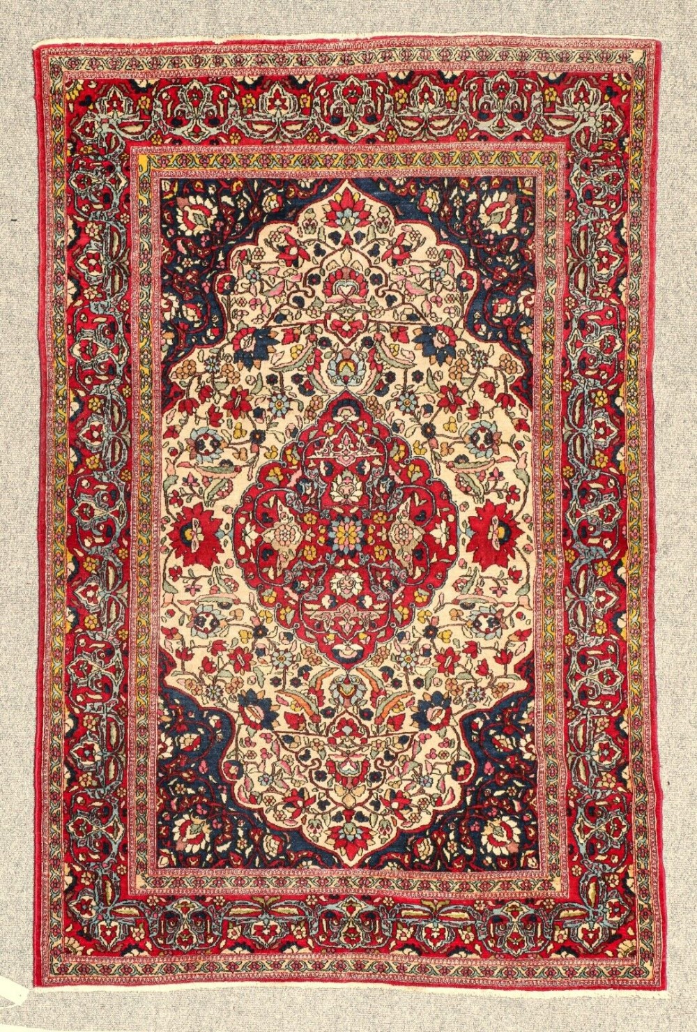 Good Isfahan Rug Carpet Early 20th Century