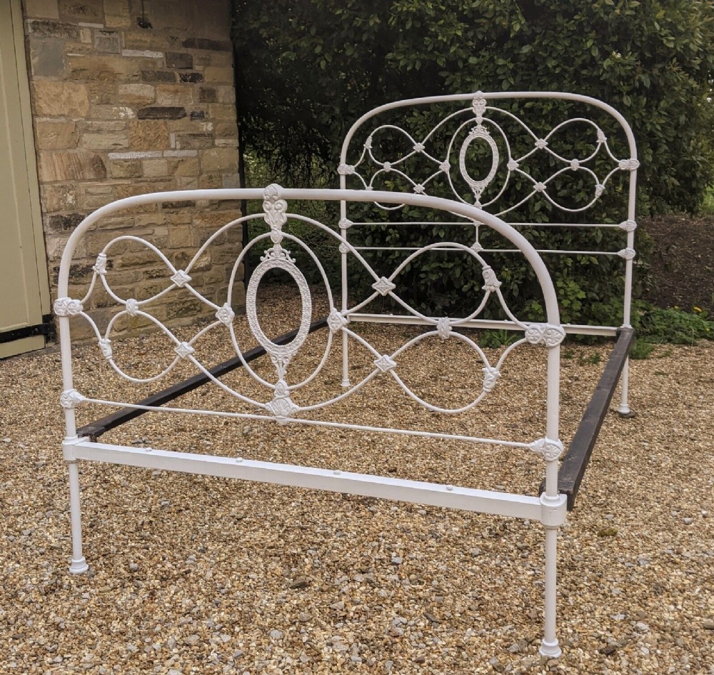 Pretty Victorian Cast Double Bed