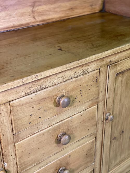 19TH CENTURY PINE DRESSER - ADDITIONAL PHOTO 6