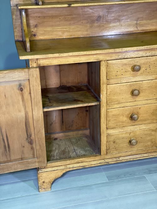 19TH CENTURY PINE DRESSER - ADDITIONAL PHOTO 5