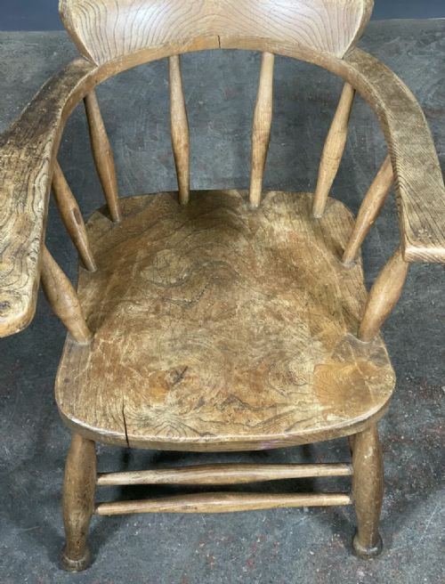 ANTIQUE ELM SMOKERS BOW CAPTAINS CHAIR WITH OVERSIZED ARM - ADDITIONAL PHOTO 1