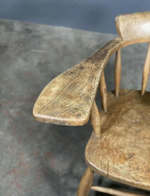 ANTIQUE ELM SMOKERS BOW CAPTAINS CHAIR WITH OVERSIZED ARM - ADDITIONAL PHOTO 3