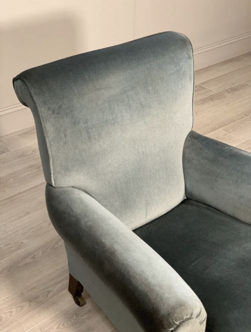 A DEEP SEATED 19TH CENTURY HOWARD STYLE ARMCHAIR - ADDITIONAL PHOTO 4