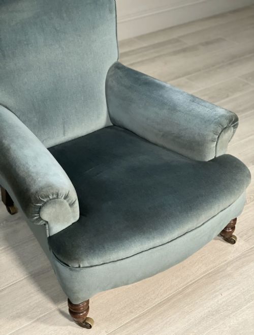 A DEEP SEATED 19TH CENTURY HOWARD STYLE ARMCHAIR - ADDITIONAL PHOTO 5