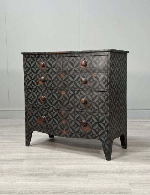 19th century geometric painted chest of drawers - CATEGORY: ANTIQUE CHEST OF DRAWERS - DATED 19TH CENTURY