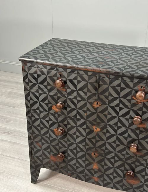 19TH CENTURY GEOMETRIC PAINTED CHEST OF DRAWERS - ADDITIONAL PHOTO 1