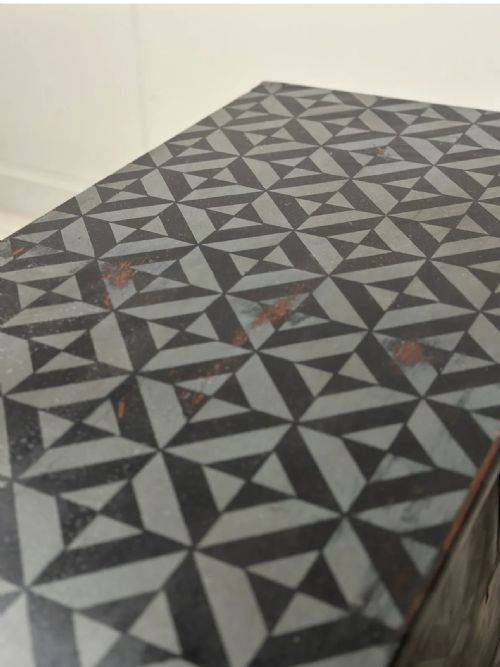 19TH CENTURY GEOMETRIC PAINTED CHEST OF DRAWERS - ADDITIONAL PHOTO 10