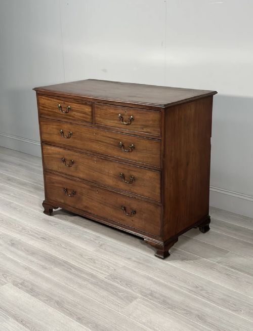 LARGE GEORGIAN MAHOGANY CHEST OF DRAWERS - ADDITIONAL PHOTO 1