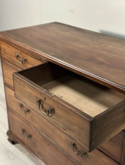LARGE GEORGIAN MAHOGANY CHEST OF DRAWERS - ADDITIONAL PHOTO 2