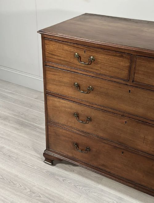 LARGE GEORGIAN MAHOGANY CHEST OF DRAWERS - ADDITIONAL PHOTO 5