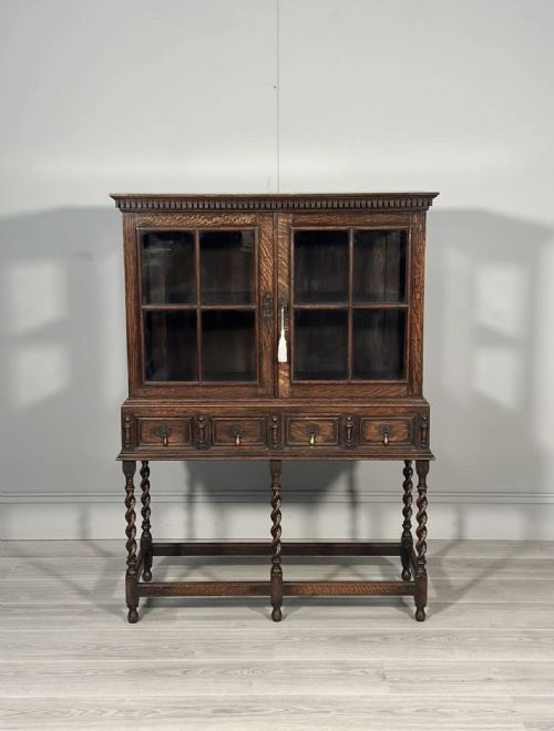 SMALL 1920S OAK DISPLAY CABINET - ADDITIONAL PHOTO 1