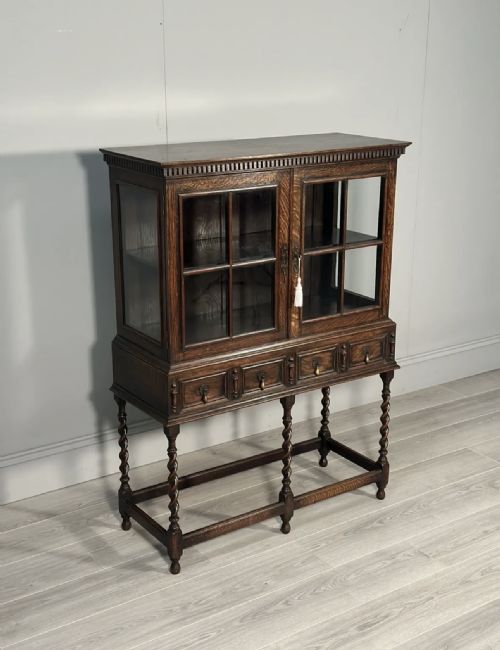 SMALL 1920S OAK DISPLAY CABINET - ADDITIONAL PHOTO 2