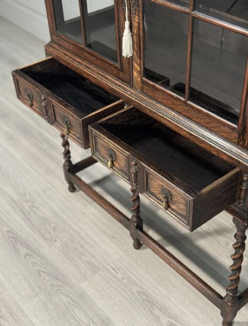 SMALL 1920S OAK DISPLAY CABINET - ADDITIONAL PHOTO 4